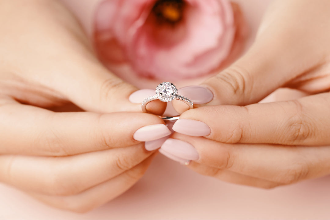 How Surrounding Stones Boost the Brilliance of Halo Engagement Rings – My Bridal Ring