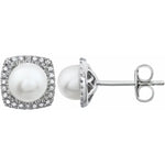 Load image into Gallery viewer, Nature-Inspired and Vintage June Pearl Birthstone Earrings for Her